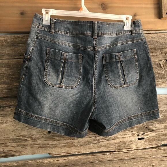 WOMAN’S Jean shorts size 15 - Picture 2 of 4